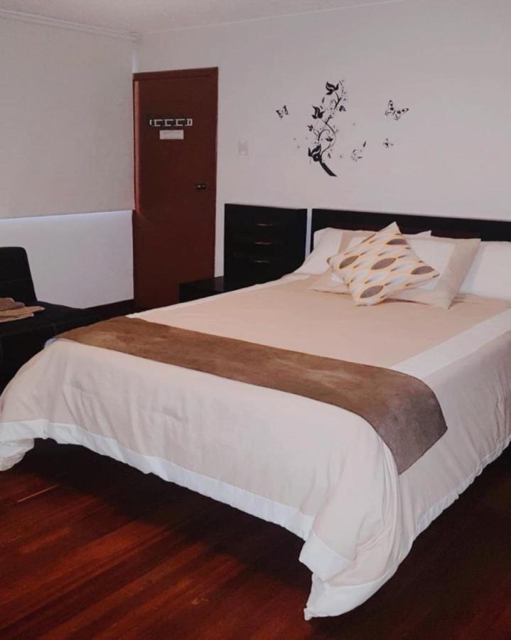 Bed&Breakfast La Uvilla Quito Esterno foto