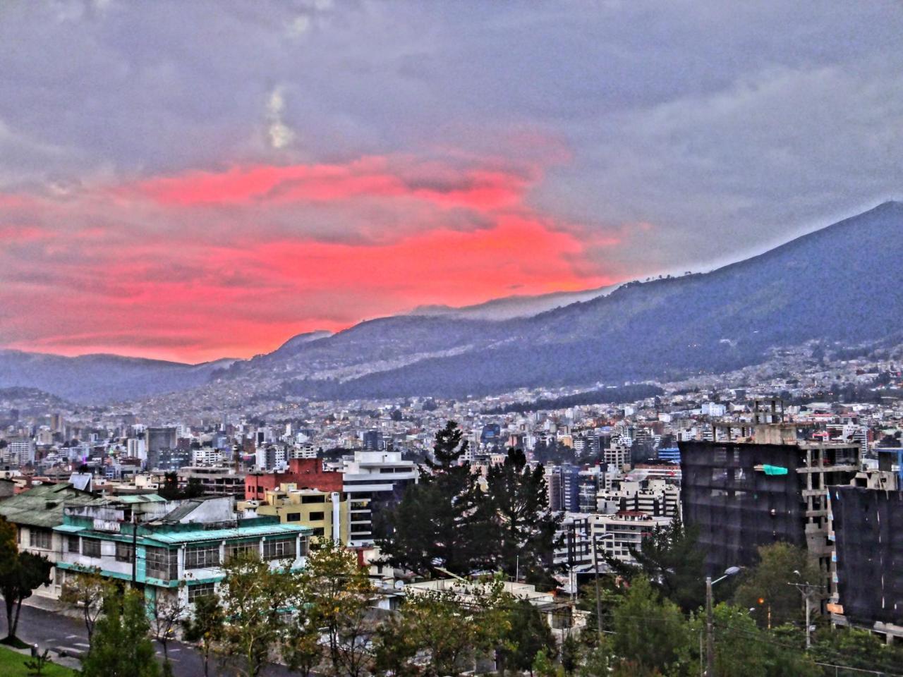 Bed&Breakfast La Uvilla Quito Esterno foto